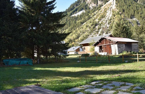 Pralognan-la-Vanoise Ski Chalet | Cozy chalet for 10, near slopes, Pralognan-la-Vanoise