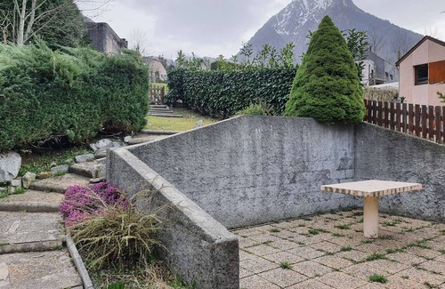 Cauterets Apartment | Cozy Chalet for 5, Garden, Parking, Near Lift, 37m², South-Facing