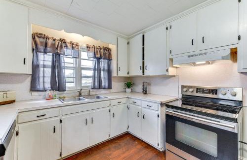 Charlotte House | Cozy Charlotte Home with Fire Pit about 6 Mi to Uptown!