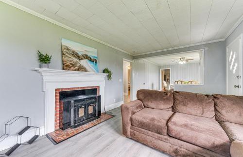 Charlotte House | Cozy Charlotte Home with Fire Pit about 6 Mi to Uptown!