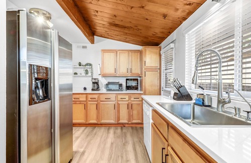 La Habra House | Cozy Charm! Fully Furnished Retreat OC + LA