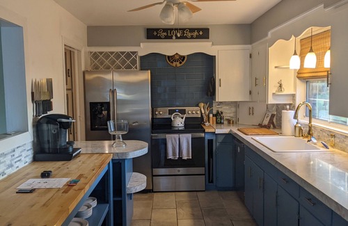 Lorain House | Cozy, Chef-Ready, and Family & Pet Friendly Retreat!