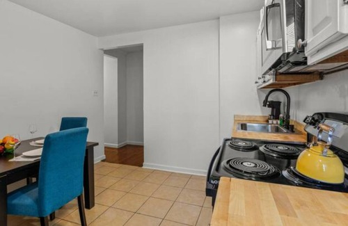 West Philadelphia Apartment | Cozy&Chic 2nd Floor Front