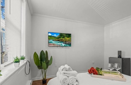 West Philadelphia Apartment | Cozy&Chic 2nd Floor Front