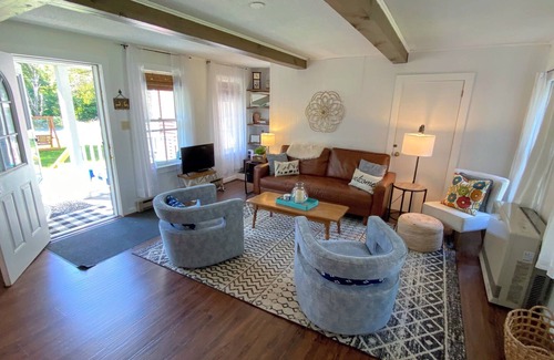 Franconia Apartment | Cozy Chic Downtown Franconia Apartment; small town feel close to tons of area attractions!