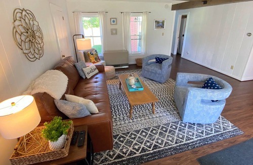 Franconia Apartment | Cozy Chic Downtown Franconia Apartment; small town feel close to tons of area attractions!