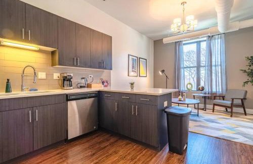 Near South Side Apartment | Cozy Chicago 420 Friendly 3BR Suite Near McCormick Place and Soldier Field