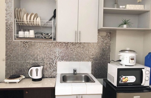 Bagong Lipunan Ng Crame Condo | Cozy City Themed Room with 16mbps WIFI