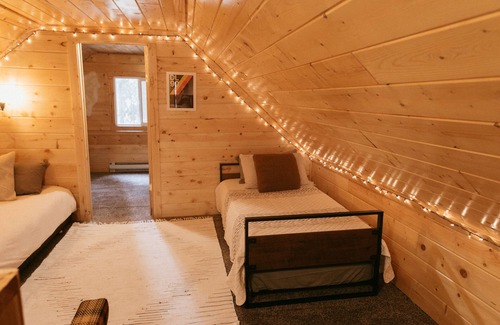 McCall Cabin | Cozy, Classic McCall Cabin Tucked in the Woods Just Off Warren Wagon w/Hot Tub.
