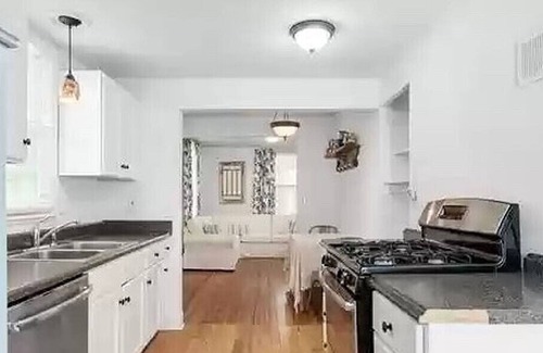 Lenexa House | Cozy & Clean Lenexa Cottage