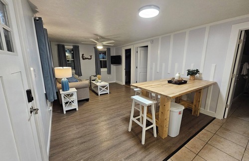 Southern Coast Condo | Cozy Coastal 2-bedroom condo with AC, WiFi in welcoming Saco
