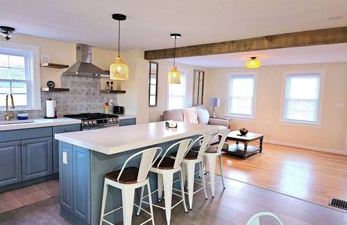 New London Apartment | Cozy Coastal Cottage New London