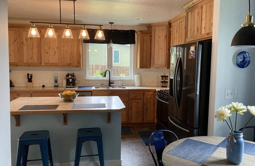 Port Orford House | Cozy coastal home near ocean beaches, hiking, and more!