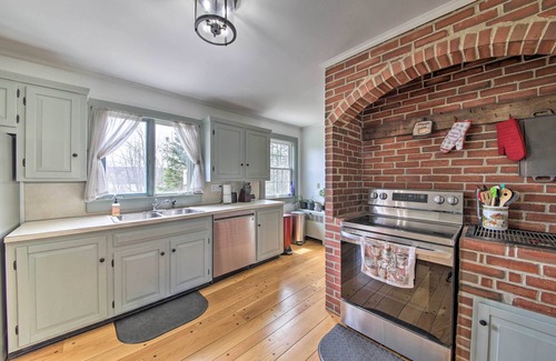 Bucksport House | Cozy Colonial Home w/Bay Access & Water View