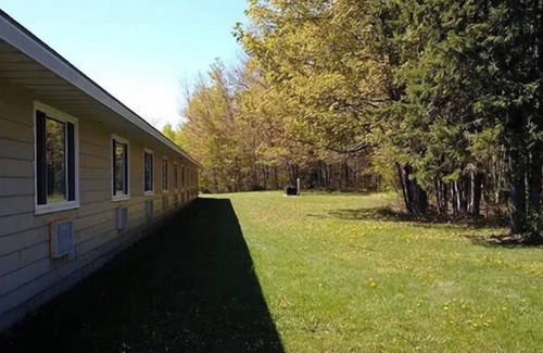 Wiarton Apartment | Cozy Comfort Double Room 04– Peninsula Motel, Minutes from Wiarton Waterfront