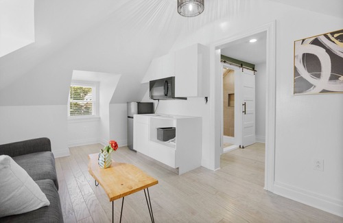 Wynnefield Apartment | Cozy Comfortable and Quiet Suites FT