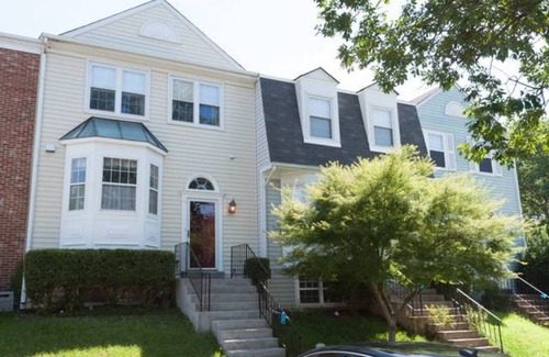Fairfax House | Cozy Comfortable Townhome- Your Home Away From Home!