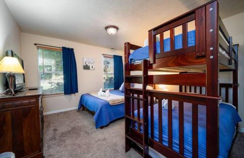 Eden House | Cozy, Comfy, Condo with Resort Amenities