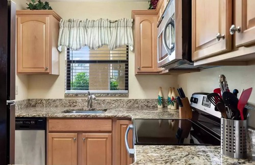 Punta Gorda Condo | Cozy condo in sunny Punta Gorda. 10 minutes away from the new Sunseeker Resort.