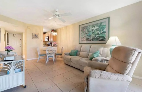 Punta Gorda Condo | Cozy condo in sunny Punta Gorda. 10 minutes away from the new Sunseeker Resort.