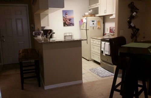 Suntree Condo | Cozy Condo Retreat.Close to Beaches/Disney/NASA.Tranquil Large Pool/Jacuzzi area