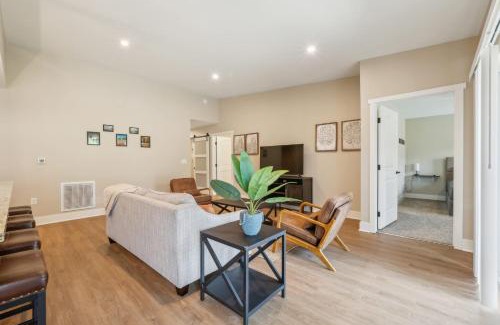 Williamsburg House | Cozy Condos with Kitchens & Pet-Friendly