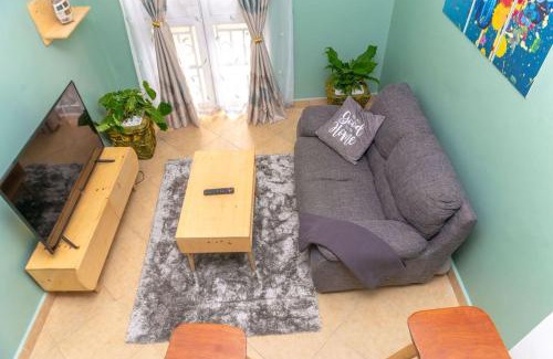 Kampala Apartment | COZY COOL ,WIFI 6 MINS WALK TO ACACIA MALL