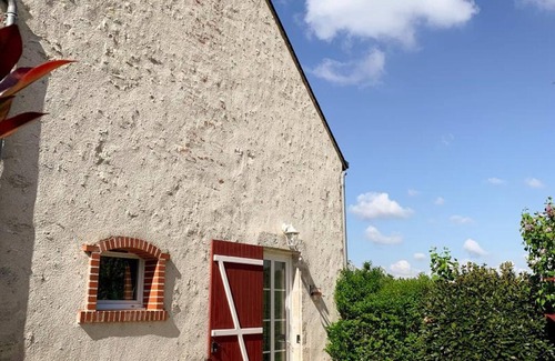 Saint-Claude-de-Diray Cottage | Cozy cottage with private terrace, parking and WiFi