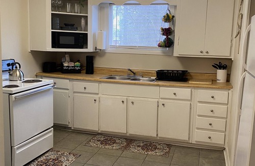 Verona House | Cozy Cottage 102, Near the Hospital 7 min away! Pet Friendly! Family Friendly!