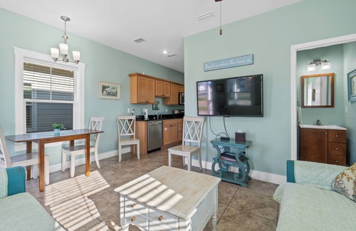 Port St. Joe Cottage | Cozy Cottage 2 of 6 by Pool|2BR | Grill | Near Bay and Marina