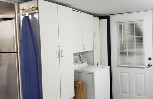 Palmetto House | Cozy cottage 30 minutes from the beach!