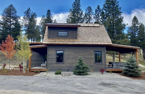 Eureka Cabin | Cozy Cottage at The Wilderness Club