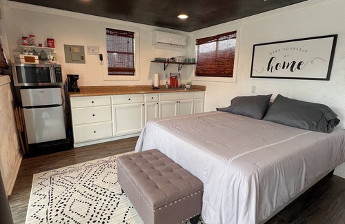 Bay Area House | Cozy Cottage at Waverly House