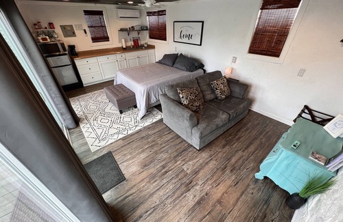 Bay Area House | Cozy Cottage at Waverly House