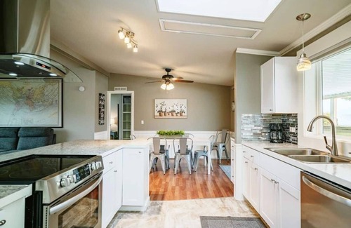Desert Aire House | Cozy Cottage-breathtaking views w/hot tub