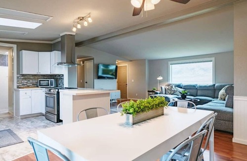 Desert Aire House | Cozy Cottage-breathtaking views w/hot tub