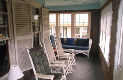 York Beach House | Cozy Cottage by the Sea - Y672 Brought to you by GetAway Vacations