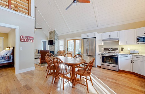 Moultonborough House | Cozy cottage: central to lakes w/beach access, hiking, skiing & entertainment