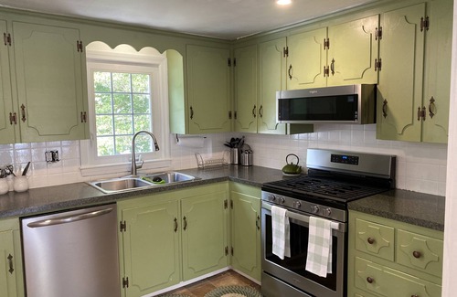 South Dennis Cottage | Cozy Cottage. Close to the Beach!