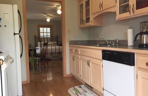 Manhattan House | Cozy Cottage, Fully Furnished, Quiet Downtown Neighborhood