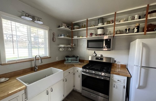 Oakhurst Cottage | Cozy cottage in delightful Ahwahnee with AC, WiFi