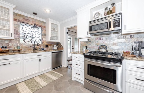 Garden Oaks House | Cozy Cottage in Oak Forest