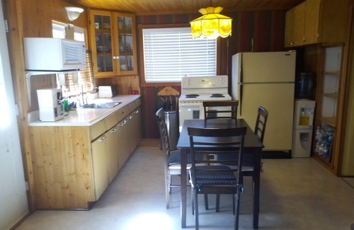 Sauble Beach Cottage | Cozy cottage in Sauble Beach - Steps to beach