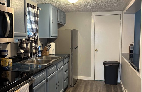 Portage Lakes House | Cozy cottage near The Portage Lakes that sits on a beautiful oversized lot.