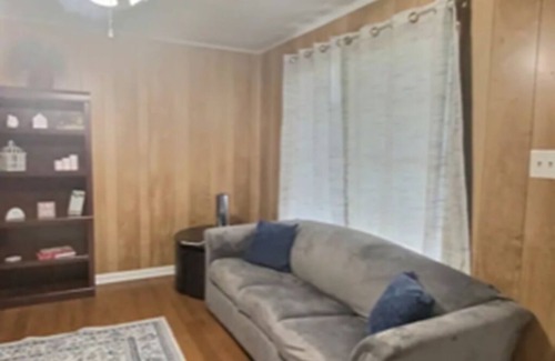 Lake Charles House | Cozy Cottage on Broad great for long-term stays