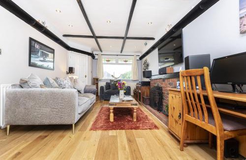 Bournemouth House | Cozy Cottage, Secure Garden, Dog Freindly