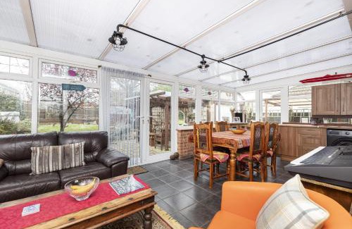 Bournemouth House | Cozy Cottage, Secure Garden, Dog Freindly