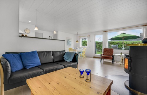 Diernæs House | Cozy cottage with a bright and beautiful heated winter garden.