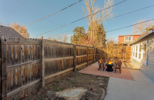 Englewood Cottage | Cozy Cottage With Garage