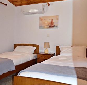 Mavrata House | Cozy cottage with garden and olive grove of 5 acr